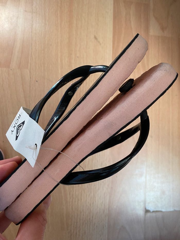 Jolie paire de sandales/tongs Roxy T. 28 fille neuve avec étiquette - photo numéro 6