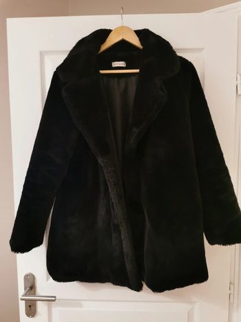Manteau fausse fourrure noir