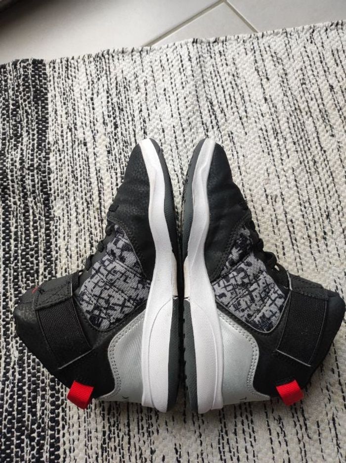 Chaussures de basket pt 32