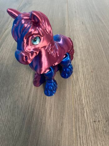 Poney articulé bleu rose