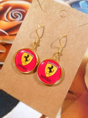 Boucle d'oreille Ferrari rouge