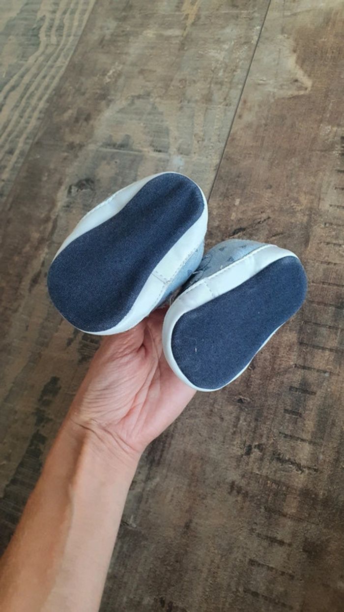 Petit chaussons chaussures 1/6 mois en très bon état 👌 - photo numéro 2