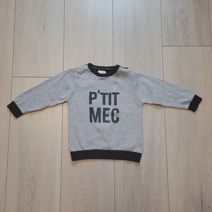 Tres joli pull gris et noir. Garçon 18 mois. Marque Kimbaloo