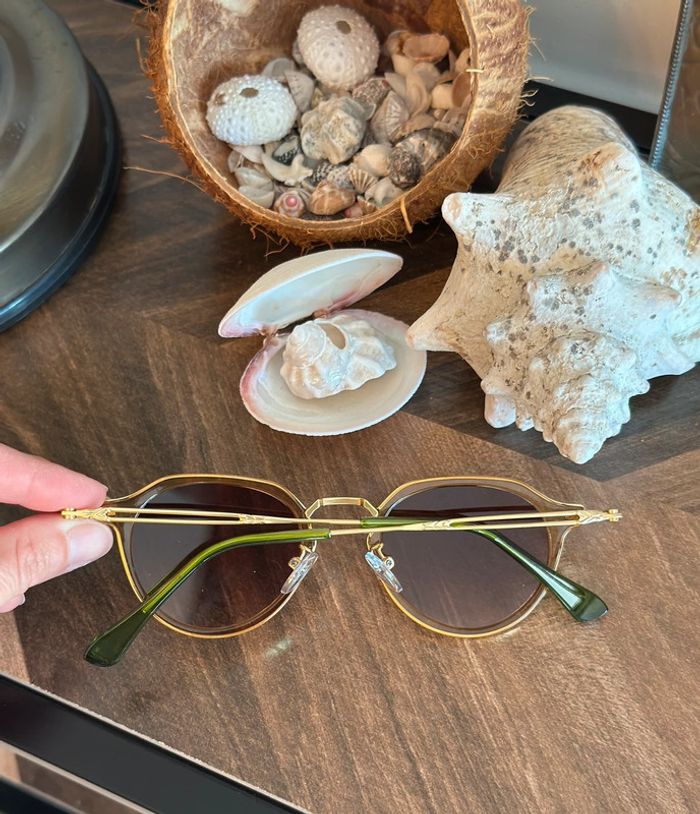 Lunettes de soleil unisexe neuves – monture dorée et branches vertes - photo numéro 4