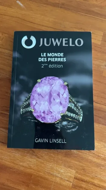 Livre le monde des pierres
