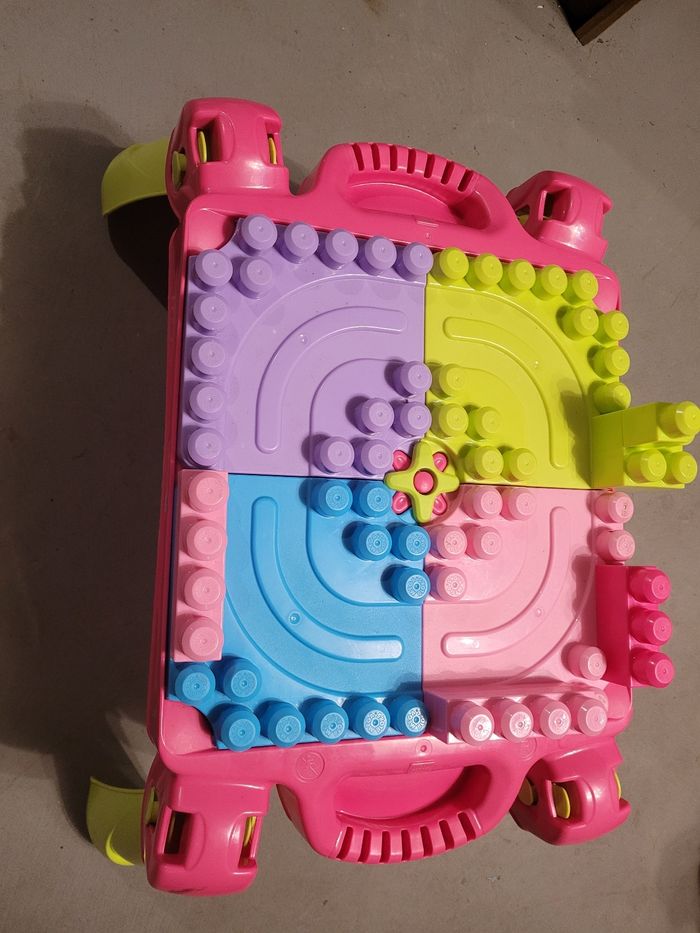 Table Mega Bloks et Mega Bloks
