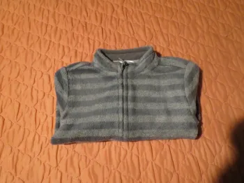 Gilet a zippé taille 9 mois garçon