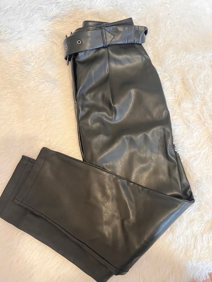 Pantalon noir en similicuir - photo numéro 2