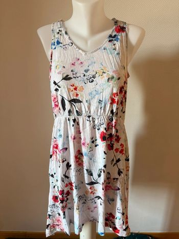 Robe à fleur en bon état taille S H&M