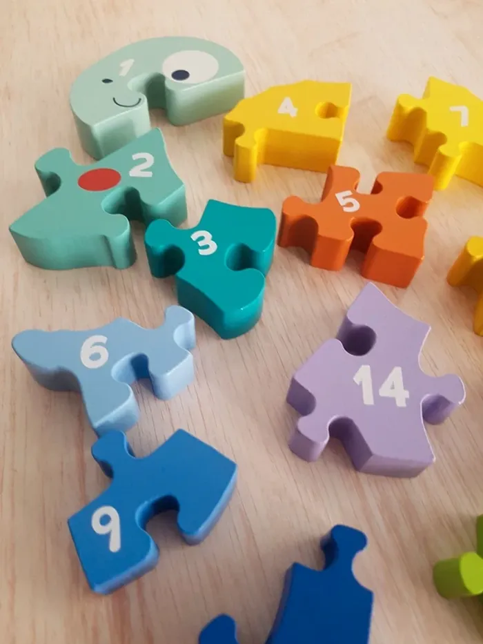 Puzzle spinosaure en bois chiffres et couleurs - photo numéro 16
