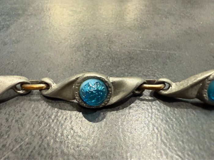 Bracelet, vintage, tout en métal et Pierre bleue fabrication artisanale - photo numéro 2