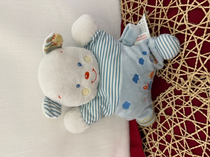 Doudou semi plat ours KIABI bleu blanc train brodé rayé