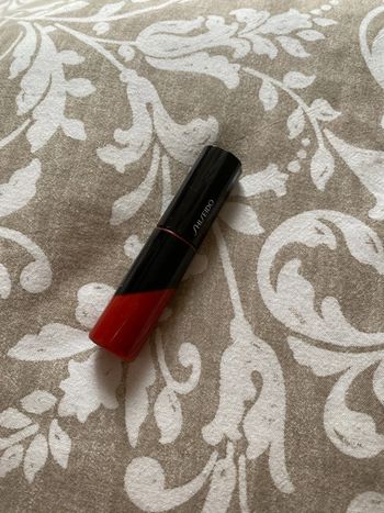 Gloss shiseido