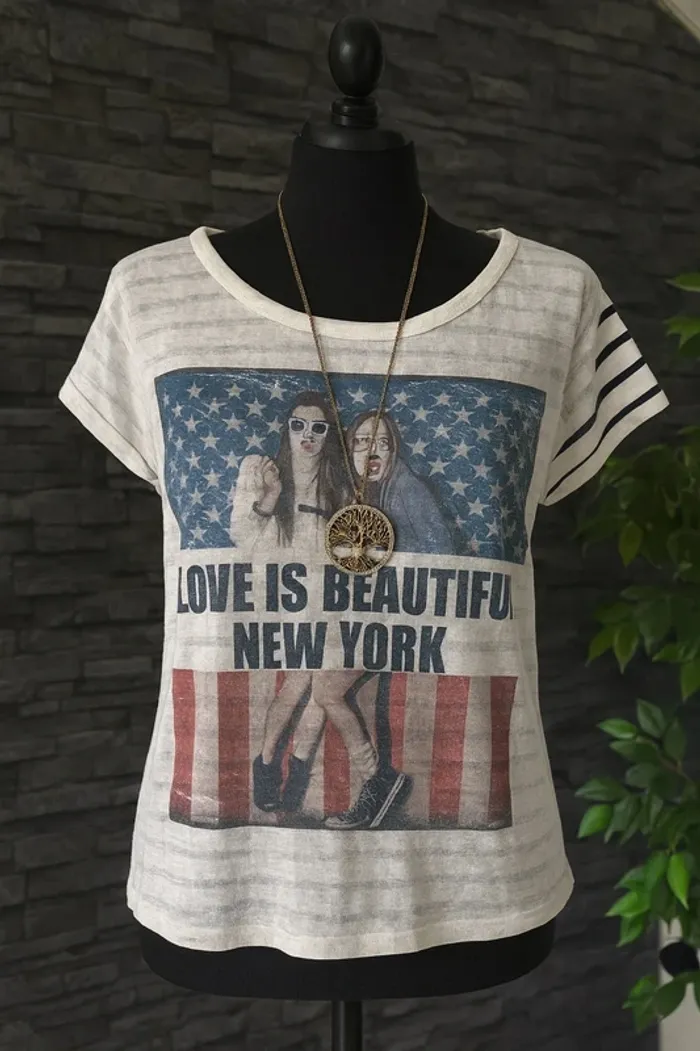 🇺🇸T-shirt tendance femme “Love is Beautiful – New York” taille 40 TBE 🇺🇸