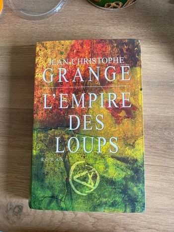 Livre intitulé L’Empire des loups