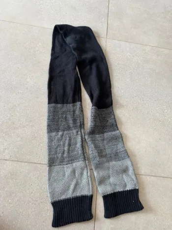 Echarpe en très bon état, 160x14cm