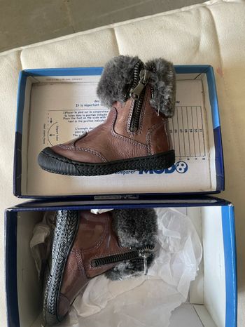 BOTTINES FILLES TAILLE 21 NEUVE marque Mod8  jamais utilisée en parfaite état
