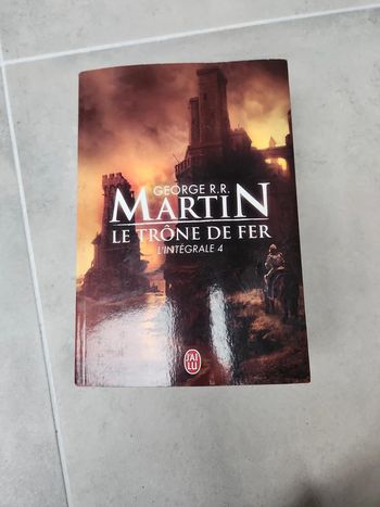 Livre : Le trône de fer