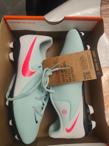 Crampons Nike phantom pointure 36 neuve