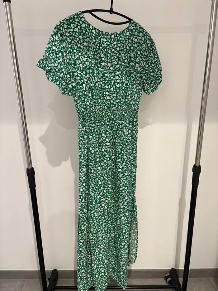 Robe longue verte à fleurs blanches - photo numéro 3