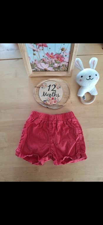 Short pour fille taille 12mois très bon état