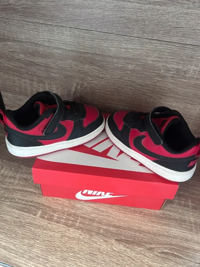 Basket Nike Jordan noir et rouge T25 - photo numéro 4