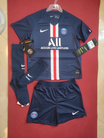 Tenue de foot PSG, Nike Authentique Officiel taille enfant 5/6 ans, Neuf