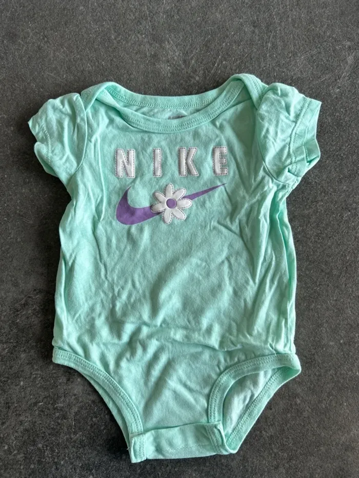 Body manches courtes Nike 6 mois