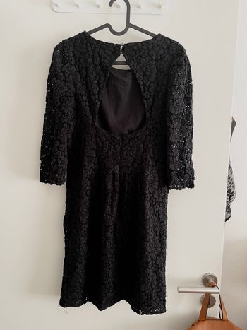 Robe noire en dentelle
