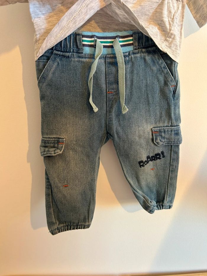 Ensemble bébé 6 mois - T-shirt gris et pantalon jean “Roarrr” - photo numéro 3