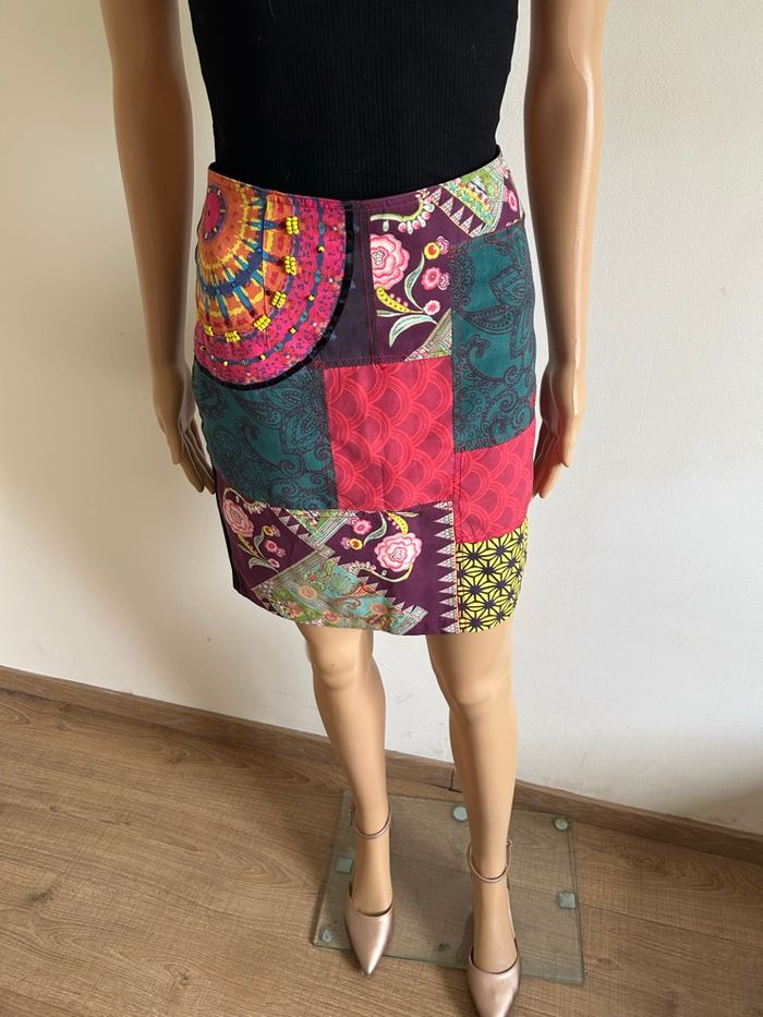 Jupe noire et multicolore Desigual taille 36 jamais portée