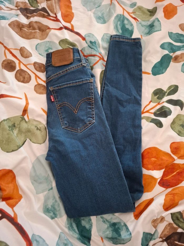 Jeans bleu Levi's mile high super skinny 🥨 - photo numéro 2
