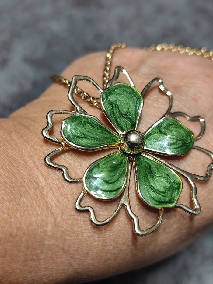 Chaîne et pendentif - photo numéro 4