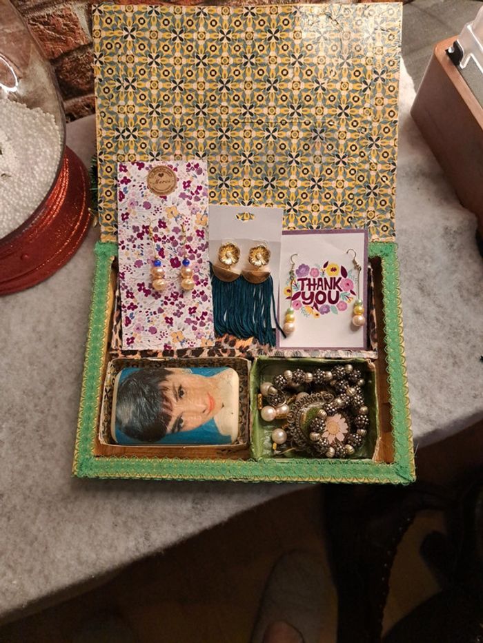 Boîte avec bijoux diverses multicolore - photo numéro 9