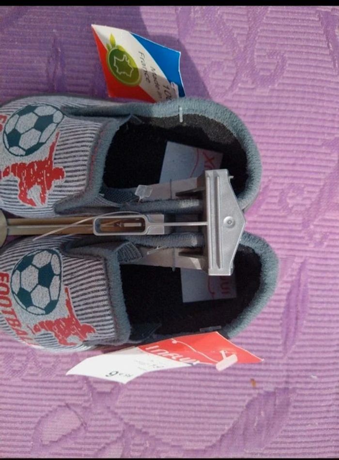 Chaussons bébé neufs - photo numéro 3