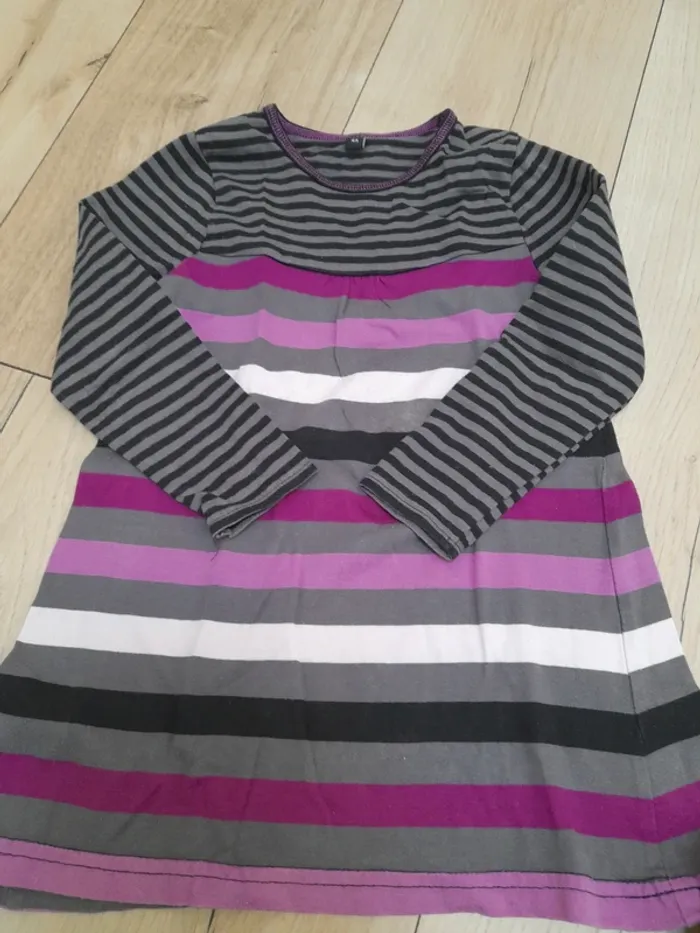 2 robes fille 4 ans - photo numéro 3