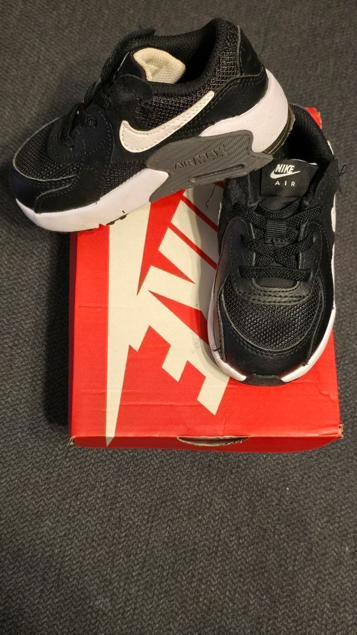 (Etat neufs)🥰🤩😍Superbes Baskets NIKE  AIR MAX pointure 23.5 (lacets élastiques)😍🤩💙🥰 - photo numéro 7