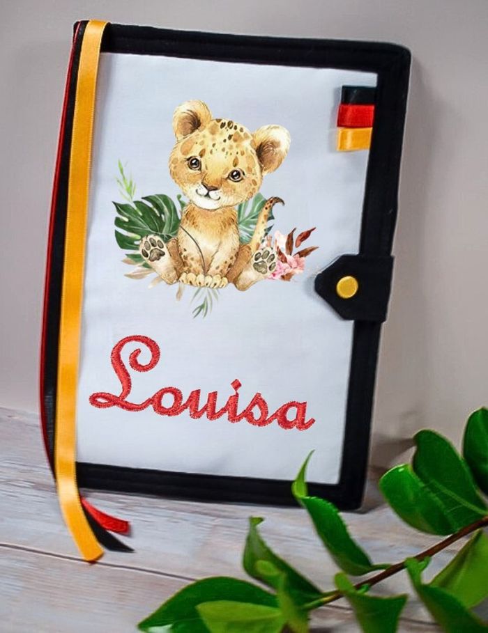 Protège carnet de santé personnalisé LION SAVANE - CHOIX DE COULEURS ET PRÉNOM PAR MESSAGE - photo numéro 3