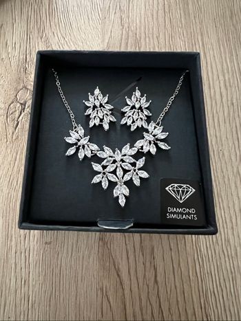 Boucle d’oreille et collier