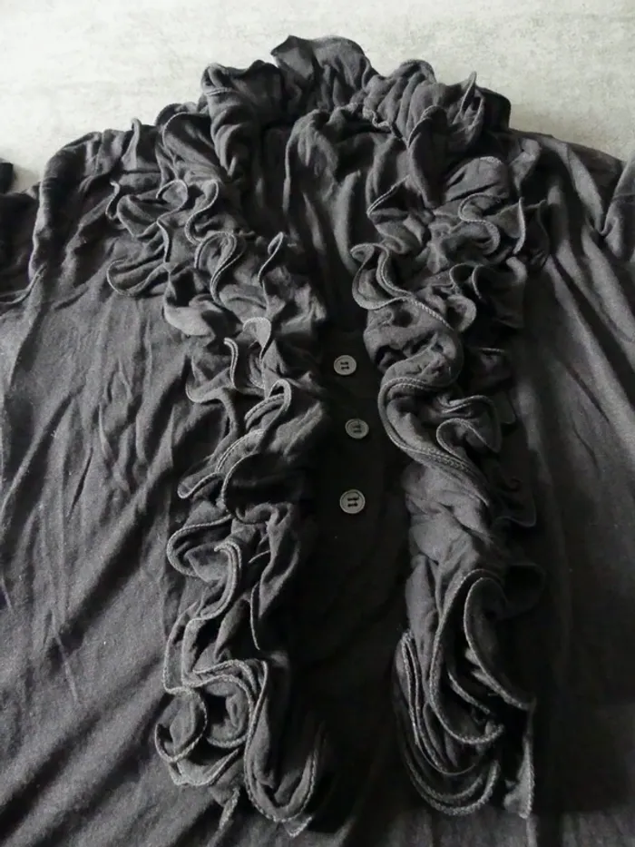 Haut noir Taille 1 - photo numéro 4