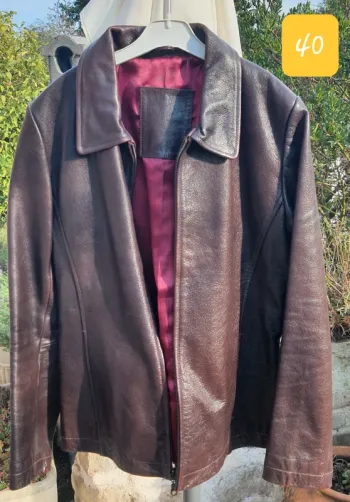 Belle Veste en croûte de cuir bordeaux