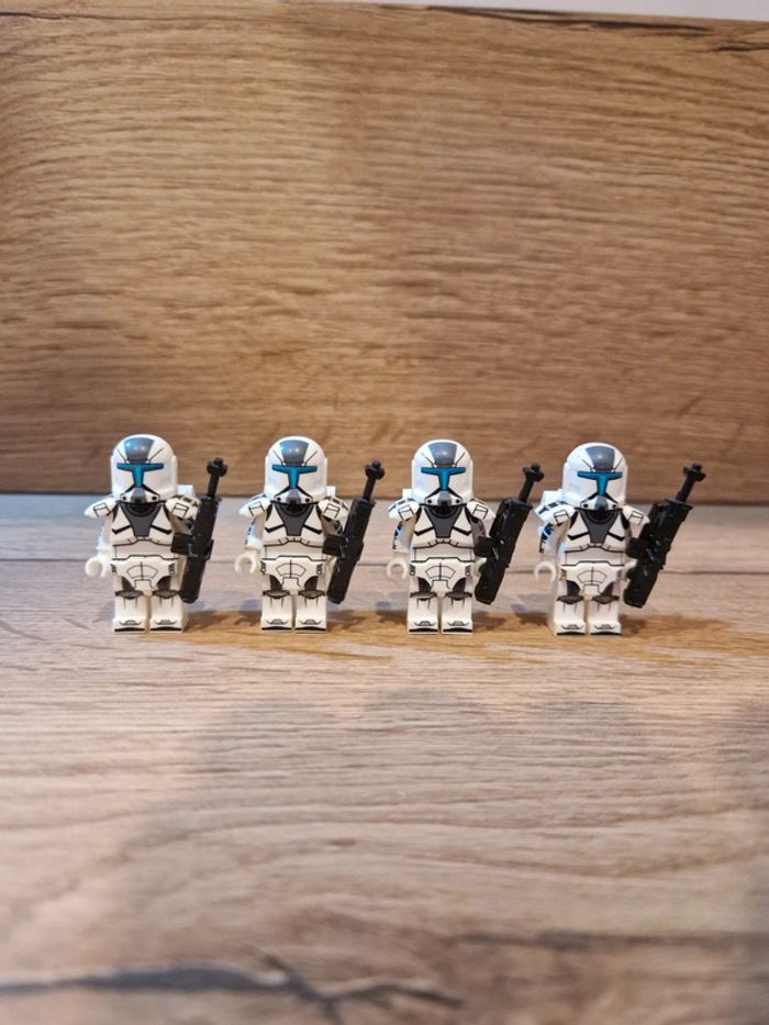 Figurines type lego 4 clones blanc star wars
