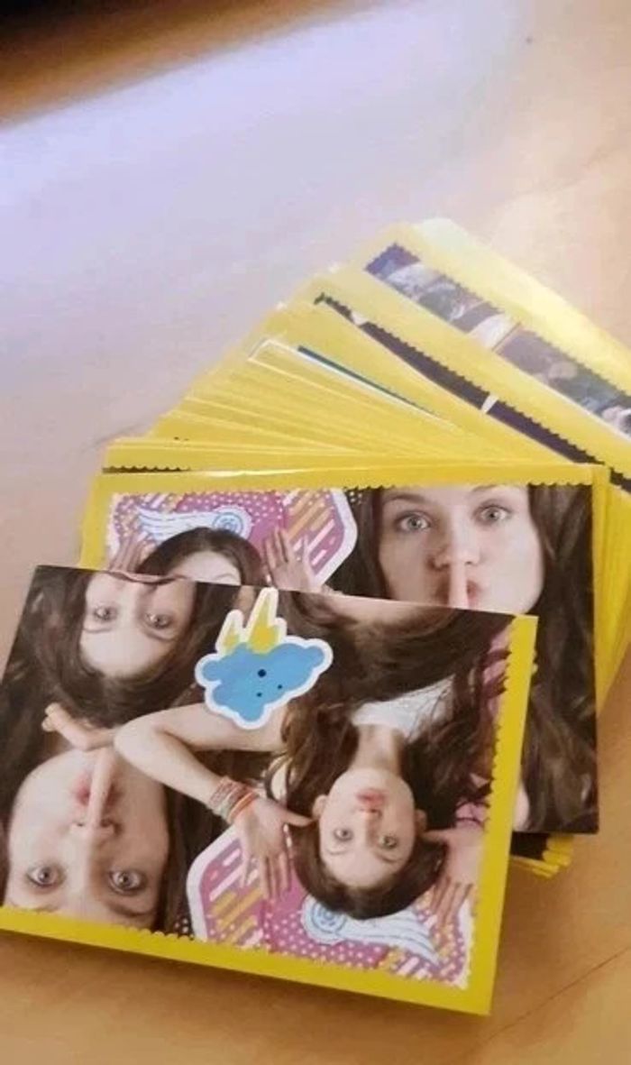 Lot de 10 images panini soy luna