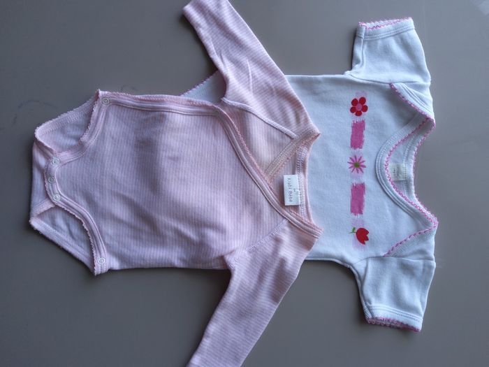 Lot   2  bodies   BB    fille   1 mois