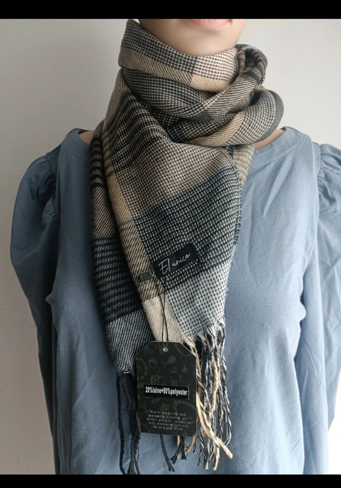 Écharpe el ùnico en 20% laine et 80% polyester