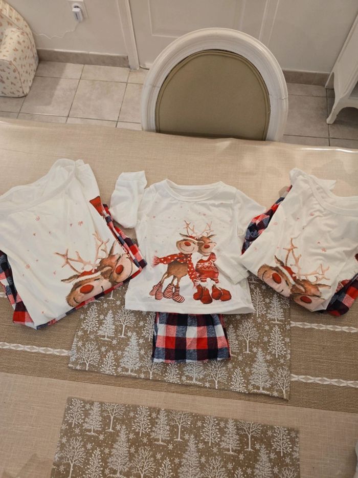 Lot 3 pyjamas Noël assortis NEUFS - photo numéro 2