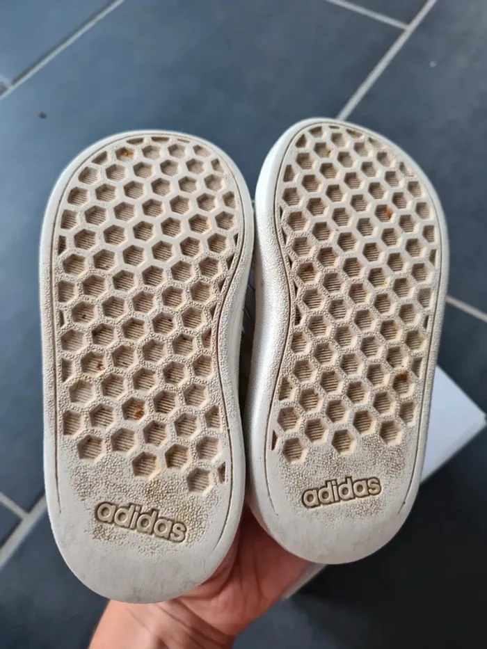 Baskets Adidas Taille 22 - photo numéro 7