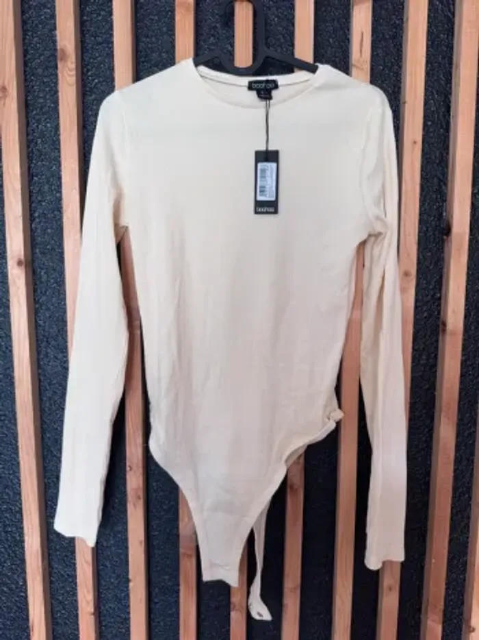 Body manches longues Boohoo Basics – Col rond – Ivoire / Beige – Taille 40 – Neuf