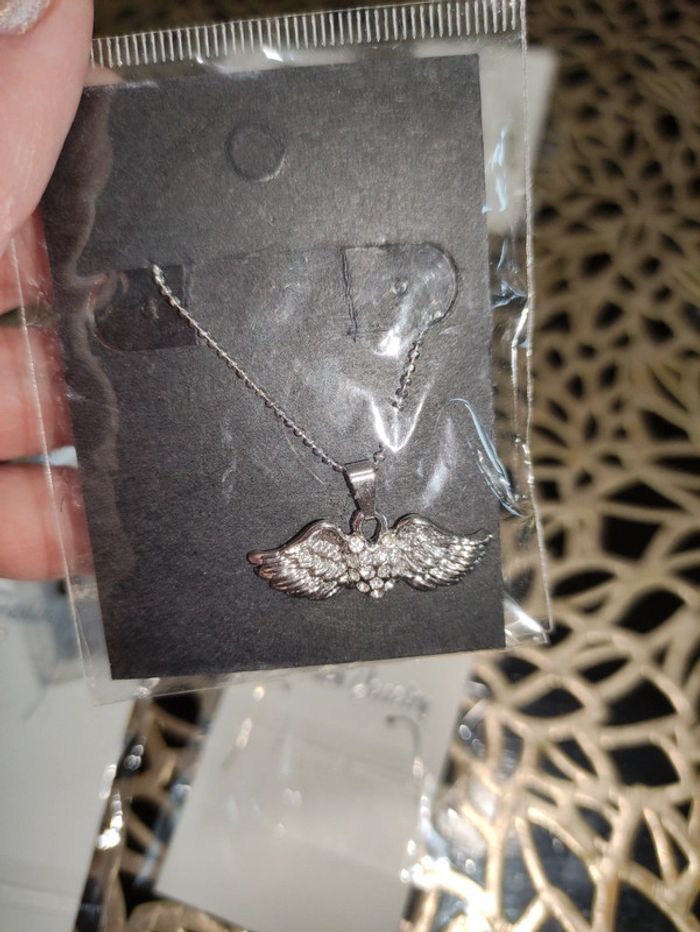 Lot de 6 bijoux neufs, d'oreilles thèmes amour, cœur, ailes, clefs. - photo numéro 5