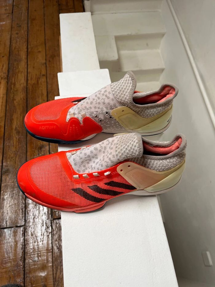 Chaussure de Tennis Adidas Adizero pour salle très peu utilisé - photo numéro 3